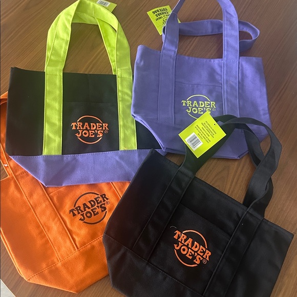 Trader Joe’s canvas tote bags Set Of 4 - NWT - Picture 4 of 4